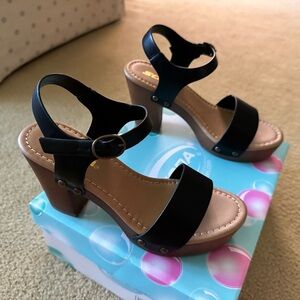 Women’s Soda Heeled Sandal, Black - 5.5, Will be donated soon. Buy ASAP.